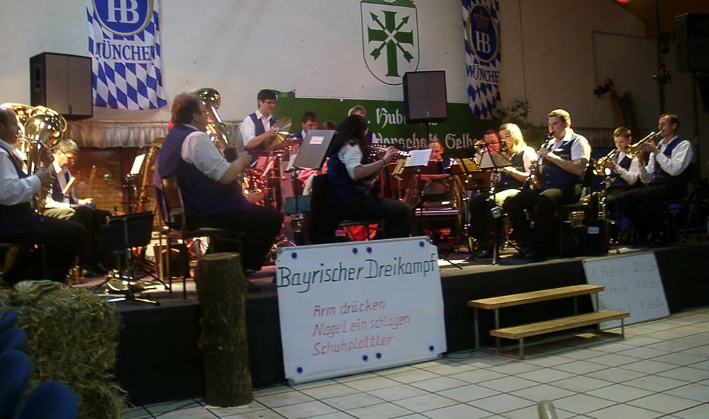 01 Die Brunkener Musik spielt zuenftig auf