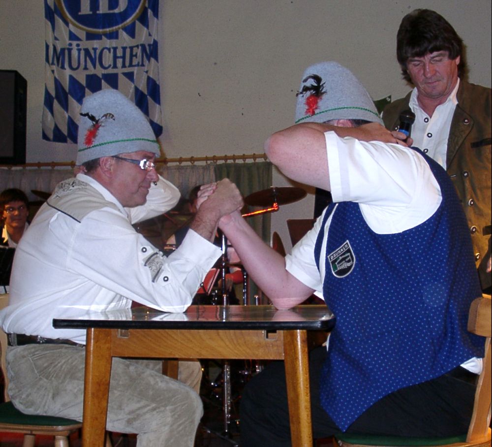 15 1 Teil im Dreikampf Armdruecken