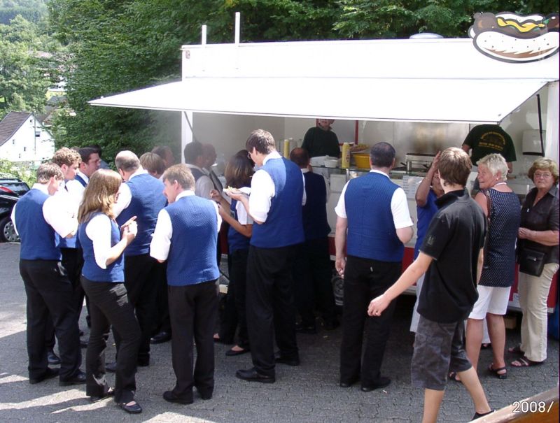 20 Brunkener Musik beim Essen