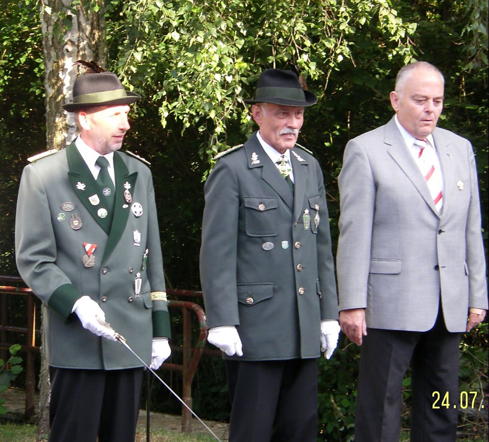 26 Vorbeimarsch der Gastvereine
