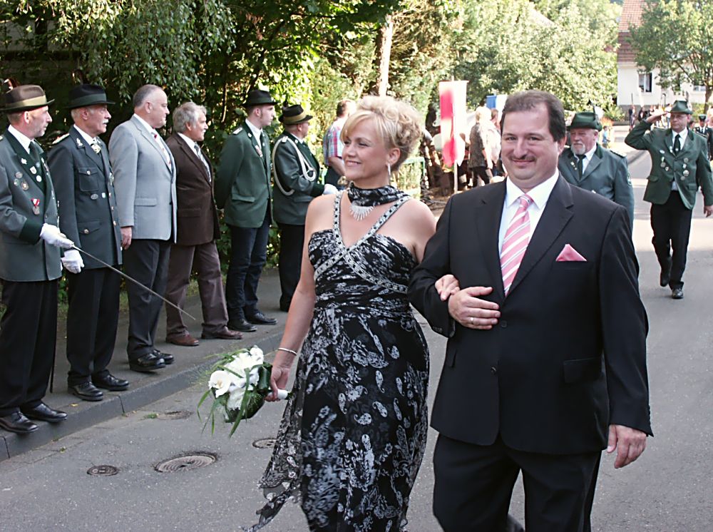 30 Vorbeimarsch der Gastvereine