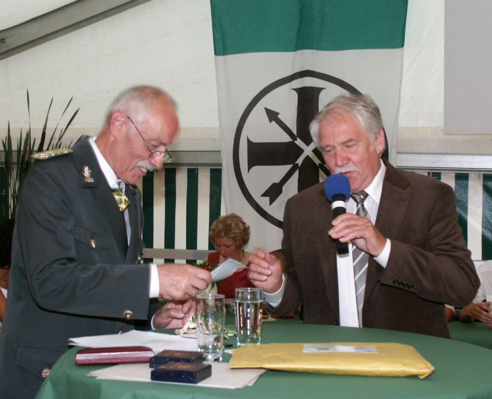02 Der Ortsbuergermeister Gratuliert