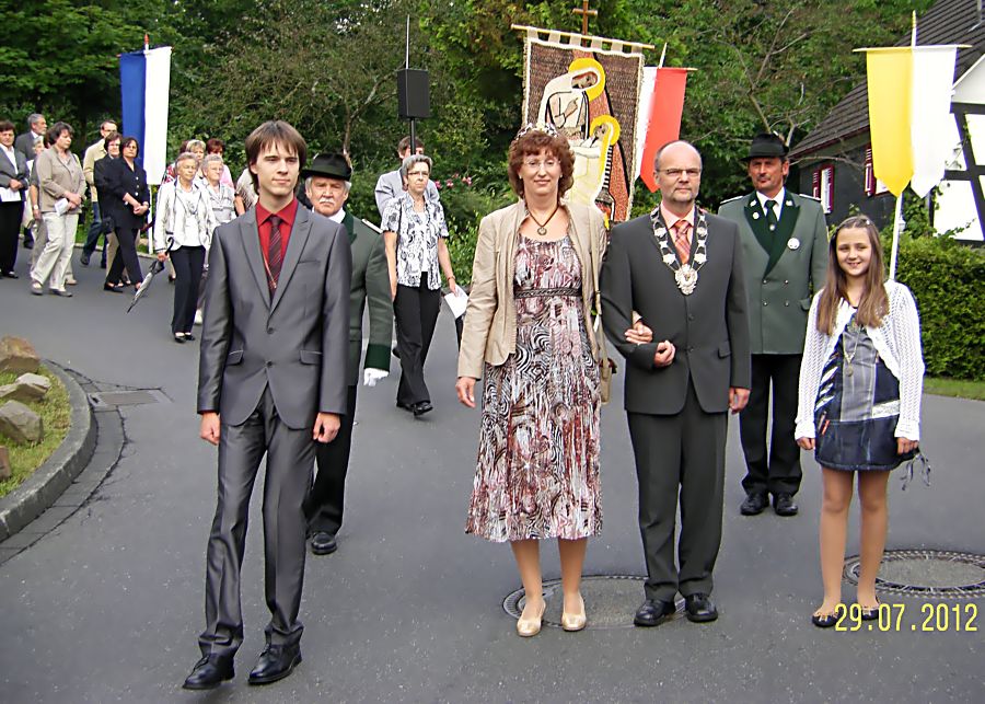 05 Prozession zum Ehrenmal