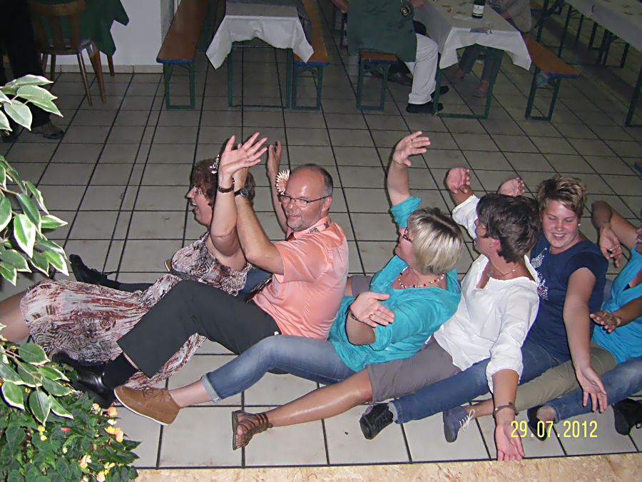23 Am spaeten Nachmittag ging es dann hoch her
