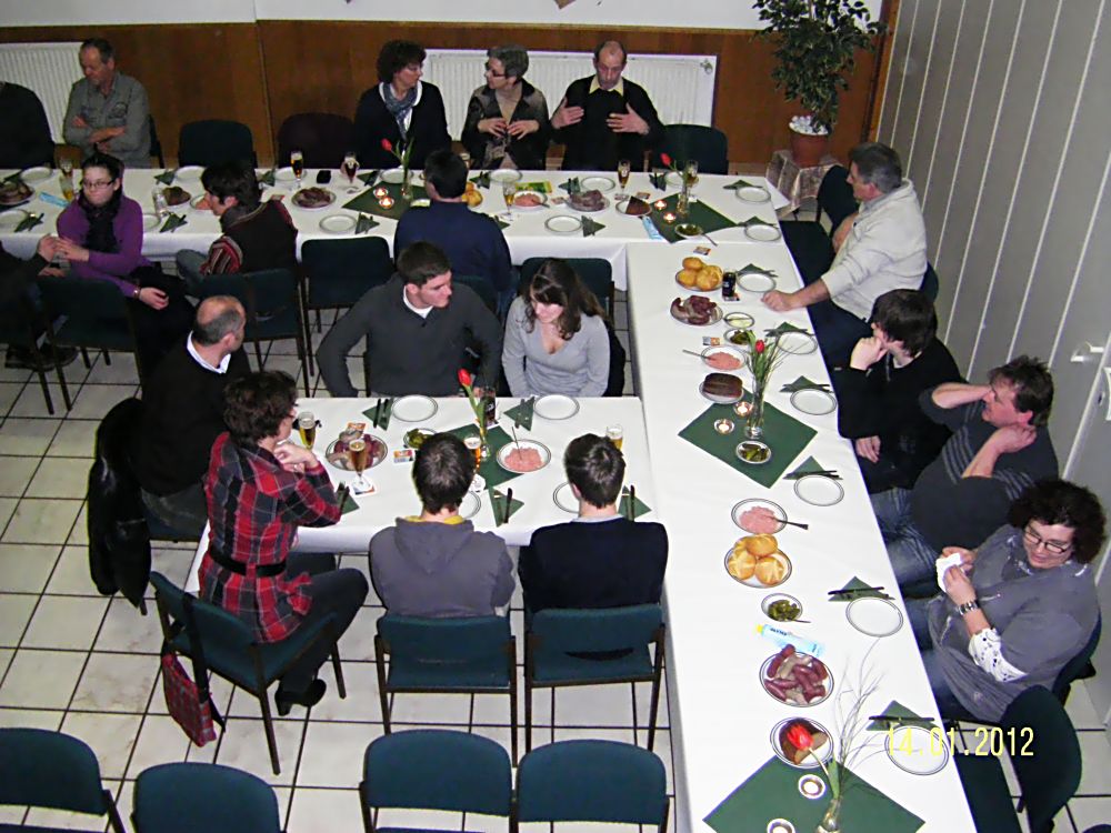 02 Gemuetliche Wurstessen Runde