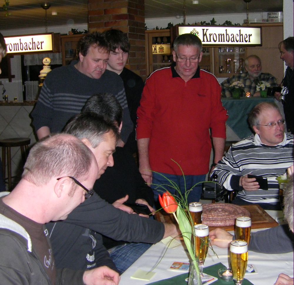 06 Alle sind schwer am ueberlegen